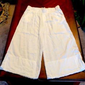 White wide leg crop pants